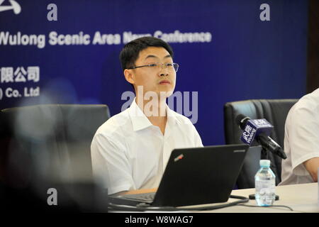 Huang Daosheng, directeur général de Tourisme de karst Wulong (Group) Co., Ltd., assiste à une conférence de presse pour annoncer une poursuite plus de film de Hollywood, Tran Banque D'Images