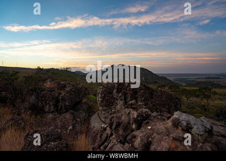 Lever de soleil dans la Serra dos Pireneus, dans Goias, Brésil Banque D'Images