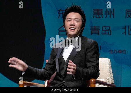 Le pianiste chinois Li Yundi parle lors d'une conférence de presse pour sa tournée nationale à Beijing, Chine, 12 mai 2014. Le pianiste chinois Li Yundi unveile Banque D'Images