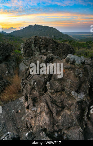 Lever de soleil dans la Serra dos Pireneus, dans Goias, Brésil Banque D'Images