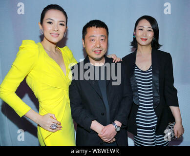 L'actrice chinoise Zhang Ziyi, gauche, pose avec réalisateur chinois Jia Zhangke et son épouse l'actrice Zhao Tao à une fête pour son nouveau film, le passage à niveau, du Banque D'Images