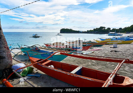 Malapascua, Philippines, 2019. Juillet 15 bateaux à plage à Malapascua aux Philippines Banque D'Images