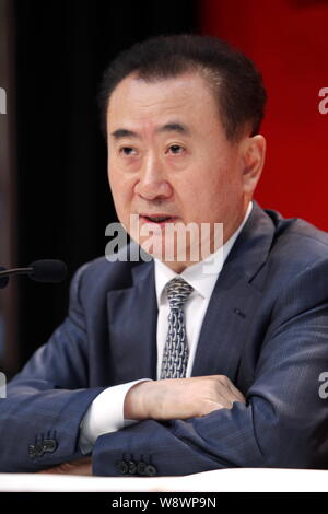 --FILE--Wang Jianlin, Président de Dalian Wanda Group, prend la parole lors d'une entrevue à Shanghai, Chine, 21 mars 2014. Jack Ma, le fondateur et executi Banque D'Images