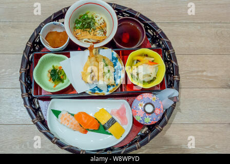 Un Teishoku, menu pour un restaurant japonais, Tokyo, Japon Banque D'Images