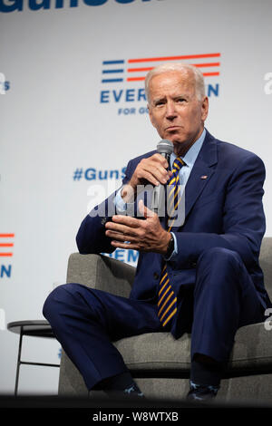 DES MOINES, IA/USA-Août 20, 2019 : Joe Biden parle au Forum présidentiel d'urgence sur la sécurité des armes à feu au centre de l'événement de l'Iowa. Banque D'Images