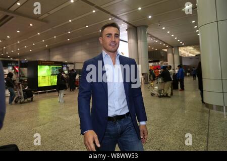 Fabio Cannavaro nouvel entraîneur-chef de la Chine Guangzhou Evergrande FC Taobao sourit après son arrivée à l'Aéroport International de Guangzhou Baiyun en Guangz Banque D'Images