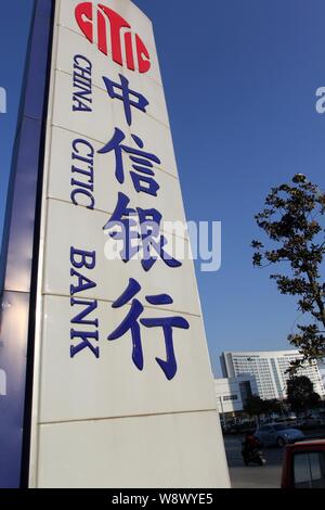 --FILE--Vue d'une pancarte de China Citic Bank à Nantong ville, province de Jiangsu, Chine de l'Est, 26 décembre 2013. La double-énumérés China Citic Bank a re Banque D'Images