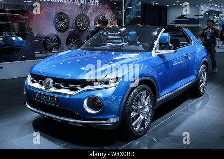 Une Volkswagen T-ROC Concept est vu sur l'écran lors de la 13e exposition Internationale Automobile de Beijing, également connu sous le nom de Auto China 2014, à Beijing, Banque D'Images