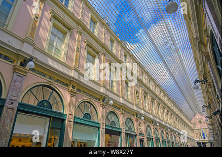 Les Galeries Royales Saint-Hubert sont un ensemble d'arcades vitrées à Bruxelles, Belgique. Banque D'Images