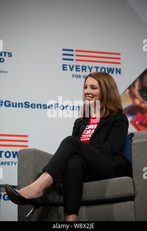 DES MOINES, IOWA-Août 10, 2019 Shannon : Watts, fondateur de l'action, la demande de mamans sur scène lors de la présidentielle d'urgence Forum pour la sécurité des armes à feu. Banque D'Images