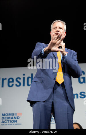 Maire de la ville de New York, Bill De Blasio apparaît à la sécurité des armes à feu d'urgence parrainé par le Forum Présidentiel Everytown pour la sécurité des armes à feu, les mamans et les étudiants, l'action de la demande d'action de la demande à l'Iowa Events Center à Des Moines, Iowa. Banque D'Images