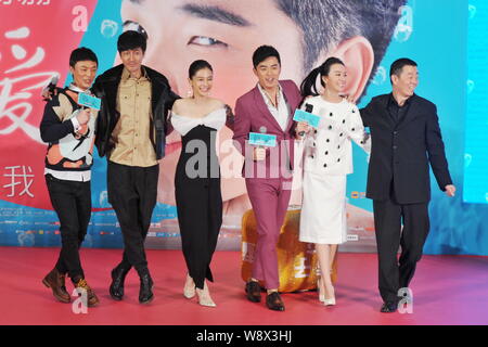 (De gauche) comédiens chinois Cao Zhang Lu et Luyi, Hong Kong, acteur actrice Angelababy chinois Chen Jiang Ruijia Il, actrice et directeur GU Changwei p Banque D'Images