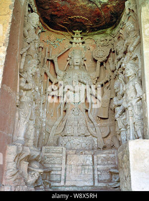 Avis de sculptures rupestres de Dazu sur le mont Baoding, ou Bao Ding Mountain, dans le comté de Dazu, Chongqing, Chine. Banque D'Images