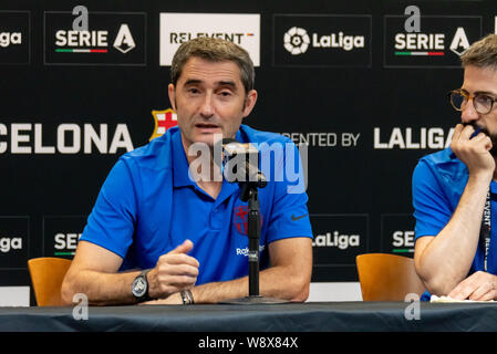 ANN Arbor, MI - Août 10 : FC Barcelone entraîneur Ernesto Valverde lors de la conférence de presse après la La Liga-Serie UN Cup match entre Barcelone et Naples le 10 août 2019 au stade du Michigan à Ann Arbor, MI (Photo by Dranberg/Cal Sport Media) Banque D'Images