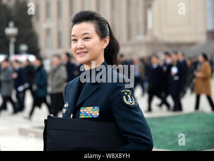 --FILE--Chinois Song Zuying soprano de l'Armée Populaire de Libération (PLA) marine, également membre de la CCPPC (peuples chinois consultatif politique Conf Banque D'Images