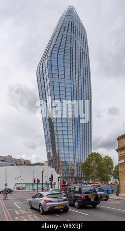 Un gratte-ciel de Blackfriars, 1-16 Blackfriars Rd, South Bank, Londres SE1 9GD. 170 mètres de haut avec 274 Tower Apartments, situé sur la rive sud de Londres Banque D'Images