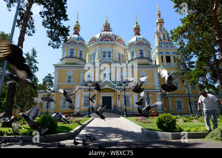 La Cathédrale Zenkov (Ascension) dans le parc Panfilov à Almaty, Kazakhstan Banque D'Images