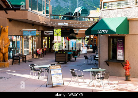 Aspen, USA - Le 24 juin 2019 : Snowmass village ville en centre-ville de Colorado avec café café shop restaurants Banque D'Images
