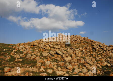 Vue de la relique de la Grande Muraille de la dynastie Qin dans le comté de Guyang, Baotou city, en Chine Région autonome de Mongolie intérieure, le 7 septembre 2008. Banque D'Images