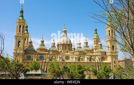 Basilique de Notre-Dame du Pilier c'est réputé pour être la première église dédiée à Marie dans l'histoire, Zaragoza, Espagne Banque D'Images