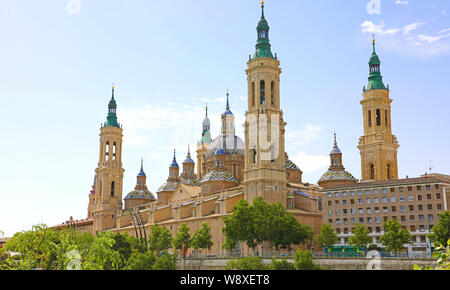 Basilique de Notre-Dame du Pilier c'est réputé pour être la première église dédiée à Marie dans l'histoire, Zaragoza, Espagne Banque D'Images