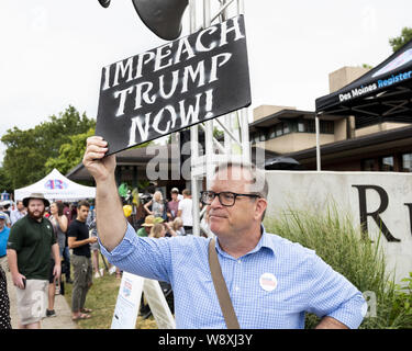 Des Moines, IA, USA. Août 11, 2019. Impeach Trump maintenant signer à l'Iowa State Fair, à Des Moines, Iowa le 11 août 2019. Crédit : Michael Brochstein/ZUMA/Alamy Fil Live News Banque D'Images