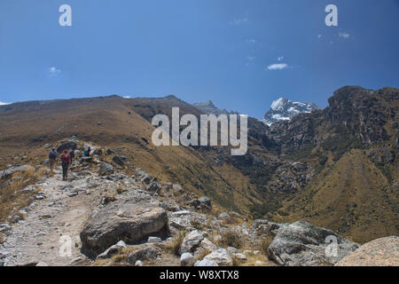 Les randonneurs sur la magnifique Laguna Churup trail, parc national de Huascaran, Huaraz, Pérou Banque D'Images