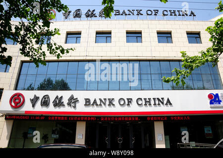 --FILE--Vue d'une succursale de la Banque de Chine (BOC) dans la région de Shijiazhuang, province de Hebei, Chine du Nord 3 mai 2014. Banque de Chine, l'un des Chines bigge Banque D'Images