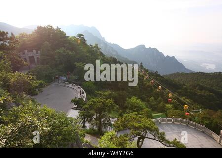 Paysage de montagne ou le mont Lushan lu dans le Parc National de Lushan en automne dans la ville de Jiujiang, province de Jiangxi, Chine de l'est 2 juillet 2010. Banque D'Images