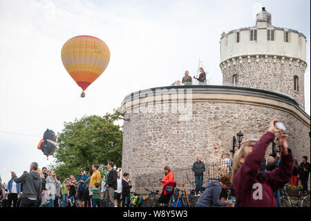 Clifton, Bristol, Royaume-Uni. 8 août 2019. Cette année, le Bristol Balloon Fiesta commence avec une spectaculaire ascension masse tôt le matin de l'Ashton Co Banque D'Images