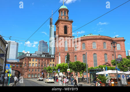 Francfort, Allemagne - le 13 juin 2019 : Paulsplatz avec l'église St Paul sur l'arrière-plan, Francfort, Allemagne Banque D'Images