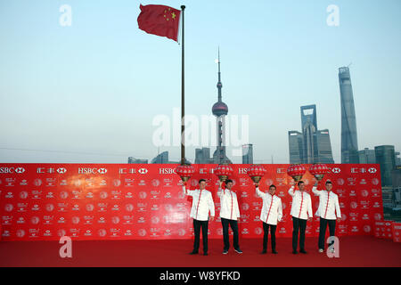 (De gauche) Justin Rose d'Angleterre, Bubba Watson et Rickie Fowler de l'United States, Adam Scott de l'Australie et Martin Kaymer de l'Allemagne, tous les tr Banque D'Images