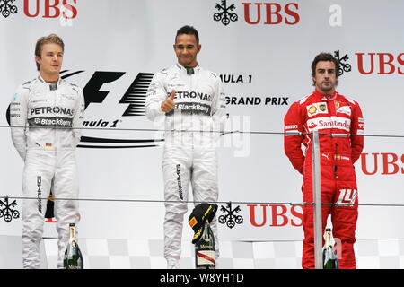 (De gauche) Allemand F1 de Nico Rosberg et la pilote de F1 Lewis Hamilton de Mercedes AMG Petronas F1 Team, et l'Espagnol Fernando Alonso, pilote de F1 Banque D'Images