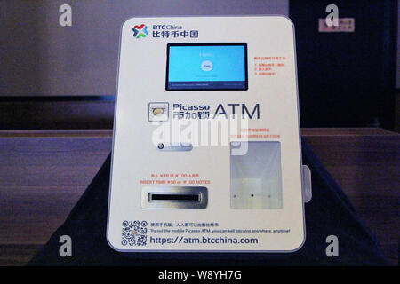 Chines premier ATM BitCoin est photographié lors d'une manifestation de lancement à Shanghai, Chine, le 15 avril 2014. Une société chinoise a lancé Chines premier ATM BitCoin le Mar Banque D'Images