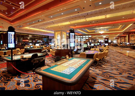 --FILE--vue de l'intérieur de l'hôtel Conrad Macao Cotai Central Sands casino à Macao, Chine, 11 avril 2012. Macao réduira le nombre maximal de jours t Banque D'Images