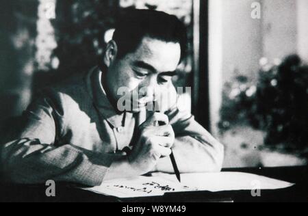 Cette photo montre une photos de Zhou Enlai, premier Premier Ministre de la Chine, l'enregistrement de sa présence à la 1e Assemblée populaire nationale (nationale) à Beijing, C Banque D'Images