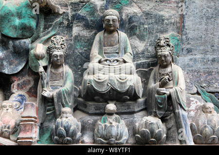 Avis de sculptures rupestres de Dazu sur le mont Baoding, ou Bao Ding Mountain, dans le comté de Dazu, Chongqing, Chine, le 18 octobre 2011. Banque D'Images