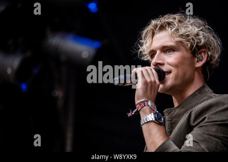 Skanderborg au Danemark. Août 10th, 2019. Le chanteur et auteur-compositeur pop danois Christopher effectue un concert live au cours de la fête de la musique SmukFest danoise 2019 à Skanderborg. (Photo crédit : Gonzales Photo - Kim M. Leland). Banque D'Images