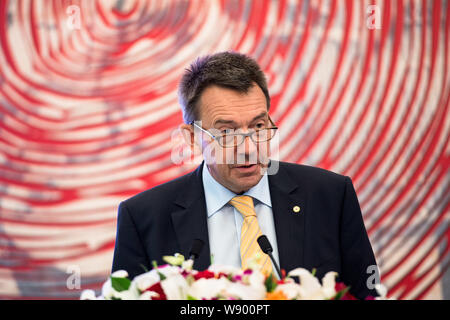 Peter Maurer, président du Comité international de la Croix-Rouge (CICR), prononce une allocution lors du symposium à l'occasion du 150e anniversaire o Banque D'Images