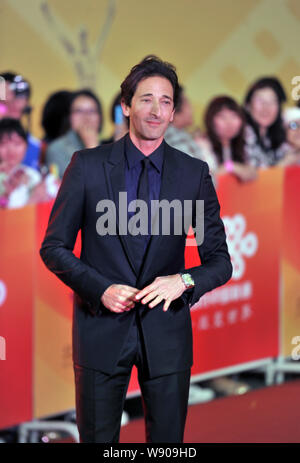 L'acteur américain Adrien Brody arrive sur le tapis rouge pour la cérémonie de clôture de la 4e Beijing International Film Awards à Beijing, Chine, 23 Apri Banque D'Images