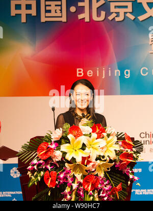 L'actrice chinoise Zhang Ziyi parle au cours d'une cérémonie de prise de vue pour Jackie Chans nouveau film à Beijing, Chine, 17 avril 2014. Hong Kongs Daniel Lee va Banque D'Images