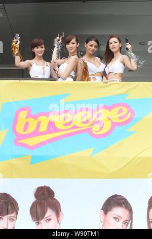 Les quatre membres du groupe taïwanais Breeze poser lors d'un événement de premiere le MV de leur nouvelle chanson "belles" à Taipei, Taiwan, le 5 novembre 2014. Banque D'Images