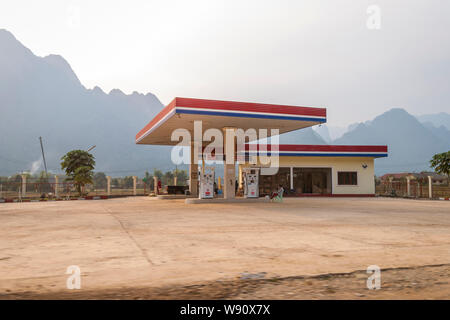 Vang Vieng, Laos - Dec 2016 : Gas station au Laos Banque D'Images