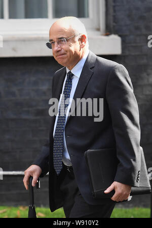 Lord Justice Sir Brian Leveson arrive à Downing Street, Londres, avant une table ronde sur le crime organisé par le Premier Ministre, Boris Johnson, qui se penchera sur la façon d'améliorer le système de justice pénale et de faire face à la plus grave et la violette des délinquants. Banque D'Images