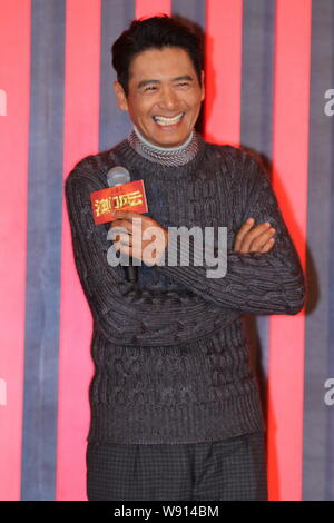 --FILE--Hong Kong l'acteur Chow Yun-fat rire lors d'une conférence de presse pour son nouveau film, de Vegas à Macao, à Beijing, Chine, 20 janvier 2014. Banque D'Images