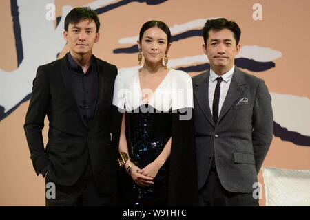 Acteur taiwanais Zhang Zhen (à gauche), l'actrice chinoise Zhang Ziyi (centre) et Hong Kong l'acteur Tony Leung posent pour une photo de groupe lors de la première de th Banque D'Images