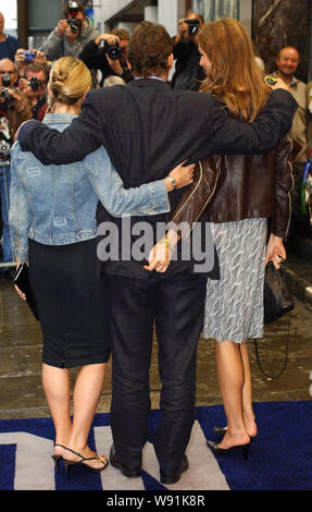 Acteurs Kate Winslet, Saffron Burrows et Dougray Scott arrivent pour la première mondiale de son nouveau film à énigme le cinéma Odeon, Édimbourg ce soir. ( Samedi 18/8/01). Banque D'Images