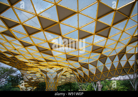 La canopée Perdana, une structure unique de conception géométrique moderne. se fond dans la nature dans le Jardin botanique de Perdana Kuala Lumpur, Malaisie Banque D'Images