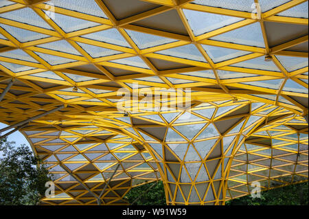 La canopée Perdana, une structure unique de conception géométrique moderne. se fond dans la nature dans le Jardin botanique de Perdana Kuala Lumpur, Malaisie Banque D'Images