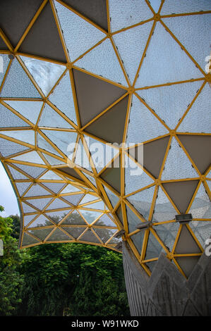 La canopée Perdana, une structure unique de conception géométrique moderne. se fond dans la nature dans le Jardin botanique de Perdana Kuala Lumpur, Malaisie Banque D'Images
